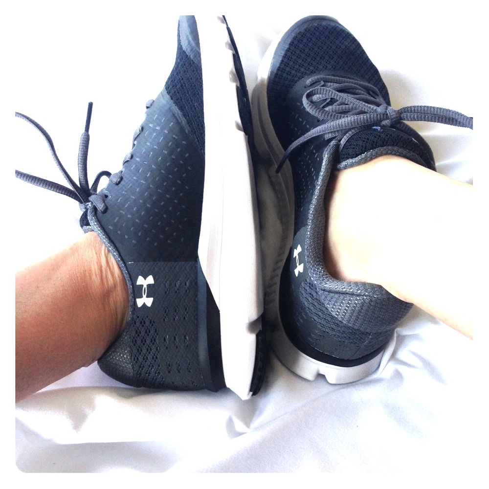 Brand new Woman's Under Armour shoes - Picture 2 of 6